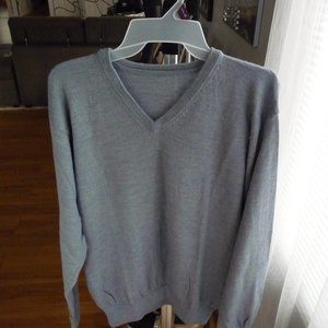 MEN ITALIAN EXTRA FINE  MERINO WOOL SEA FOAM COLOR V NECK SWEATER SIZE XL